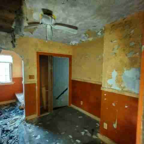 15045 manor (69).jpg